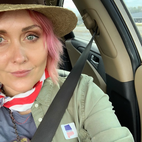 Meet your Posher, Desiree - Picture 1 of 1